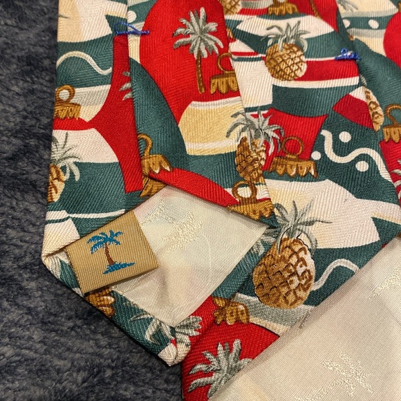 Tommy Bahama Red Green Christmas Tree Ornaments Pineapples Palm Trees Silk Tie - Picture 3 of 6